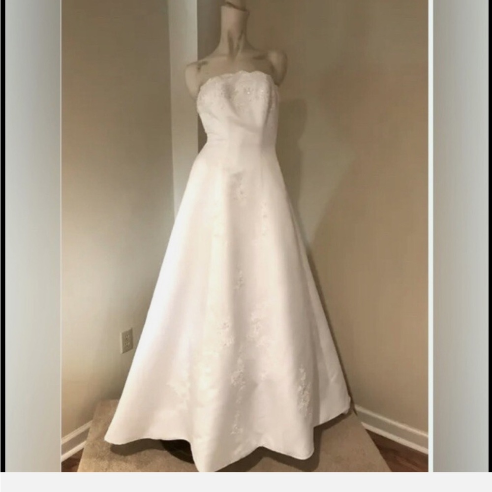 Michelangelo David’s Bridal A-Line Strapless Beaded Wedding Dress T8274